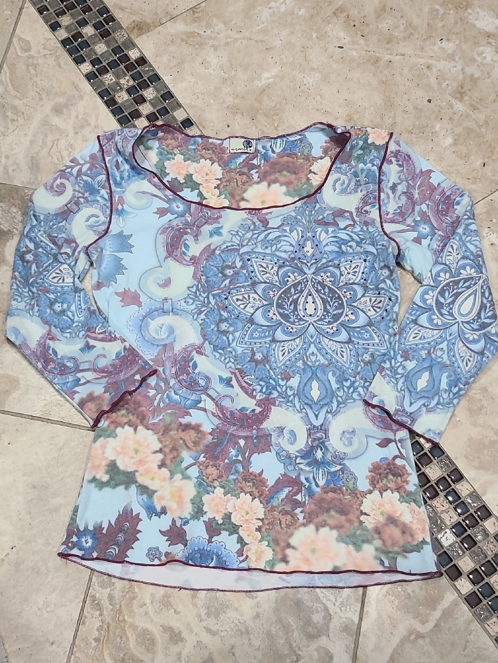 ONE WORLD Light Blue Floral Medallion 3/4  Top with Contrast Trim